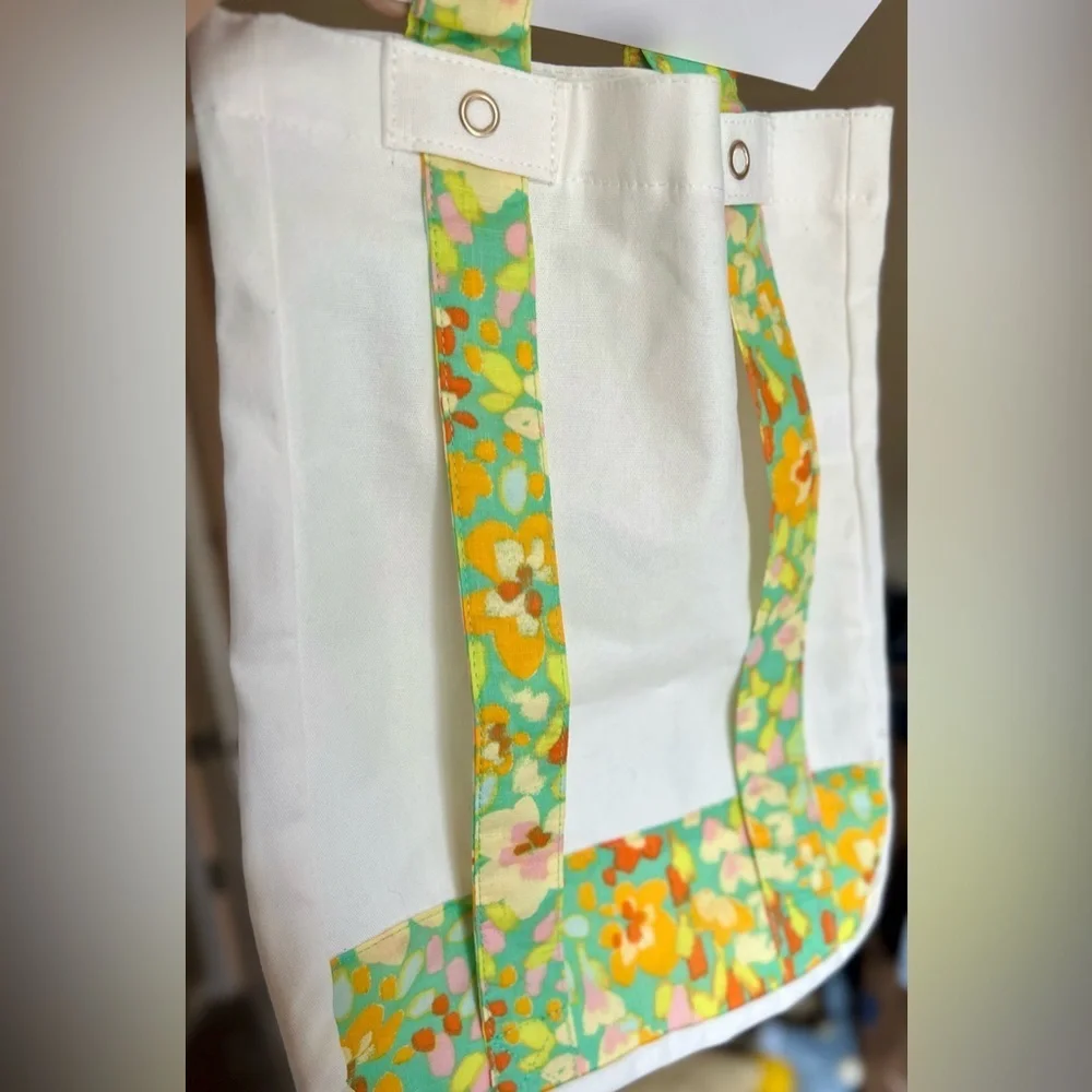 Girls White Canvas Convertible Tote Bag/Backpack Retro Floral Appliqué